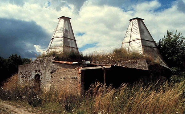 5: Birkesig kalkovnene før restaurering (Foto P.H.Jensen, Århus Amt).